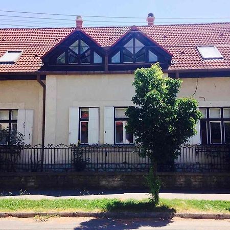 Horvath Apartmanhaz Kaposvár Εξωτερικό φωτογραφία